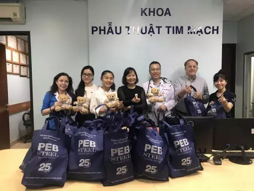 Representative of PEB Steel, VinaCapital Foundation took a photo with Dr. Dinh, Deputy Head of Cardiology Surgery